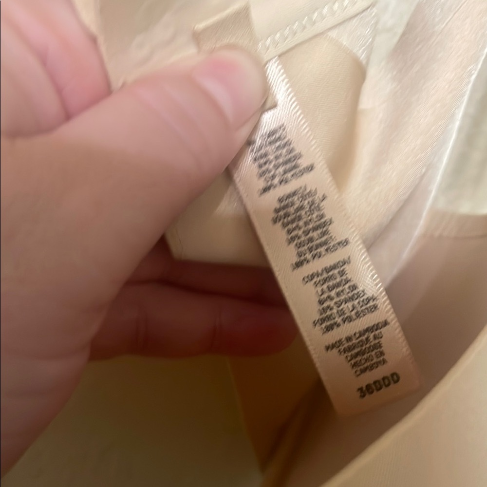 SKIMS Nude Bra - Picture 3 of 6
